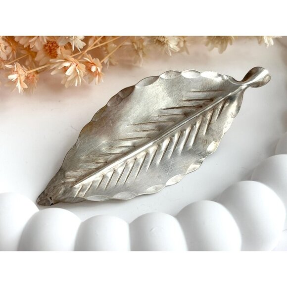 Stuart Nye Leaf Shaped Hand Wrought Sterling Silver Vintage Hand Carved Brooch - Picture 2 of 8